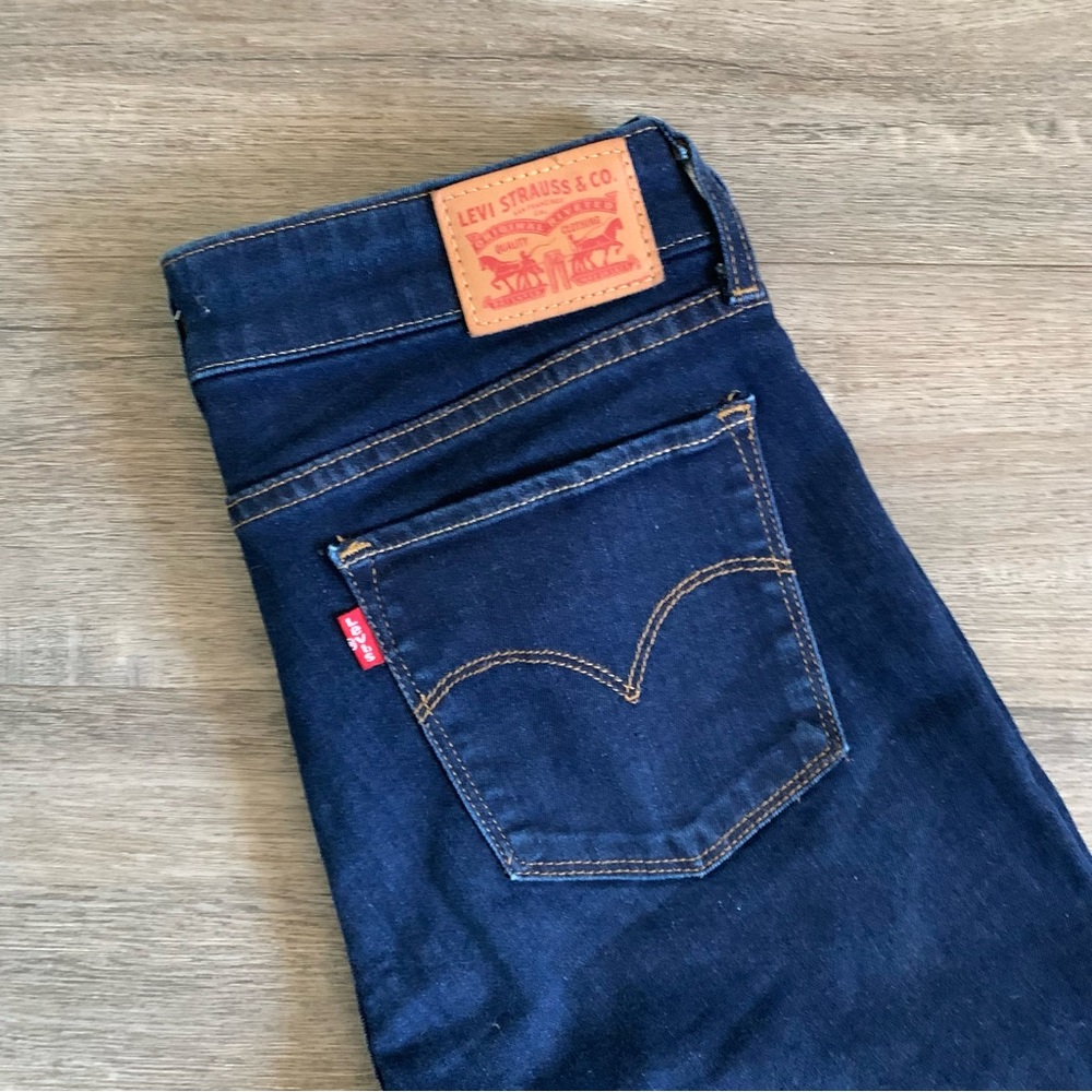 EUC Women Levi’s 712 slim size 30 dark denim jeans 031424 - Picture 1 of 9